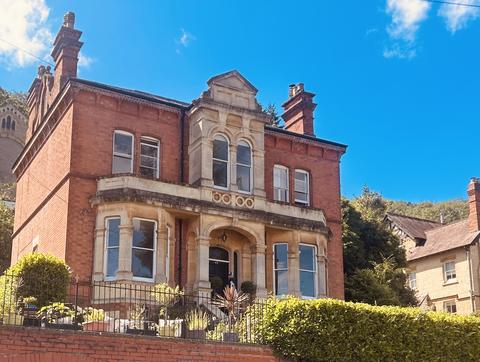 One-Bed Flat, Great Malvern — Great Malvern